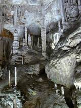 Różne nacieki w jaskini Campanet